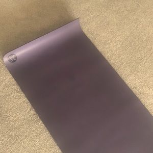 💯Auth lululemon purple yoga mat